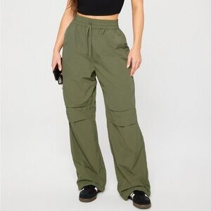 NWT Fabletics Woven Crinkle Pant Utility Green Medium